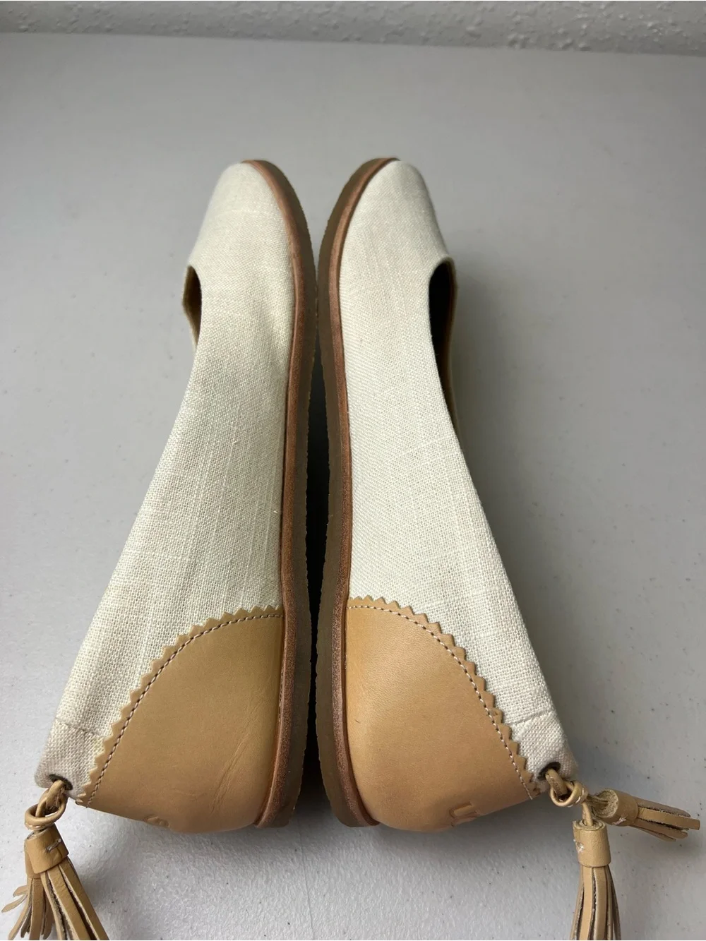 Ugg Mesa Tassel Cream Size 9.5 Flats Flat Shoes